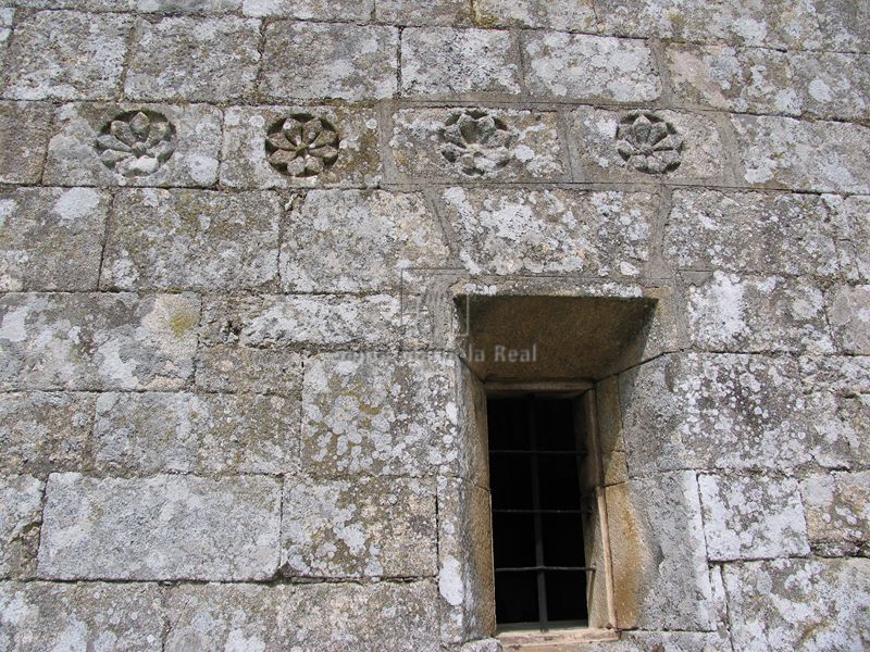Restos románicos del muro sur