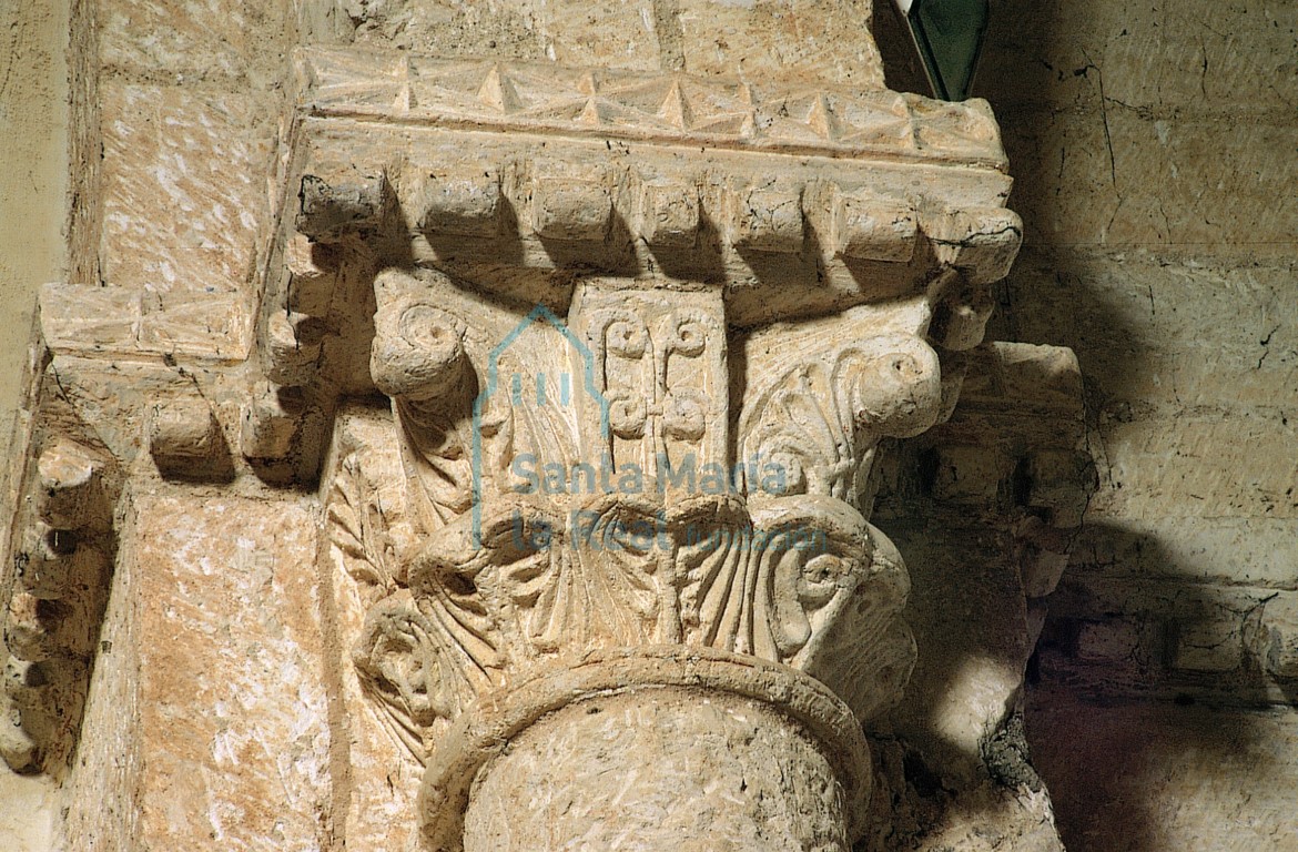 Capitel norte del arco triunfal