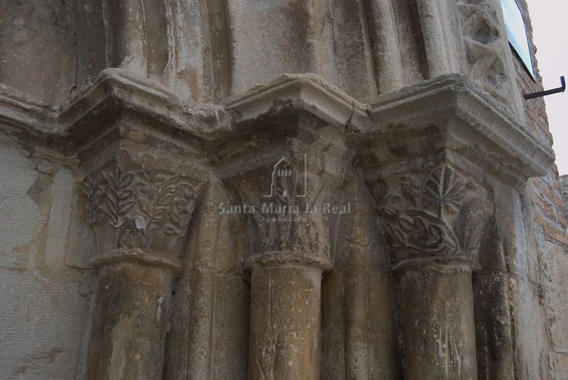 Grupo de capiteles del lado occidental de la portada norte