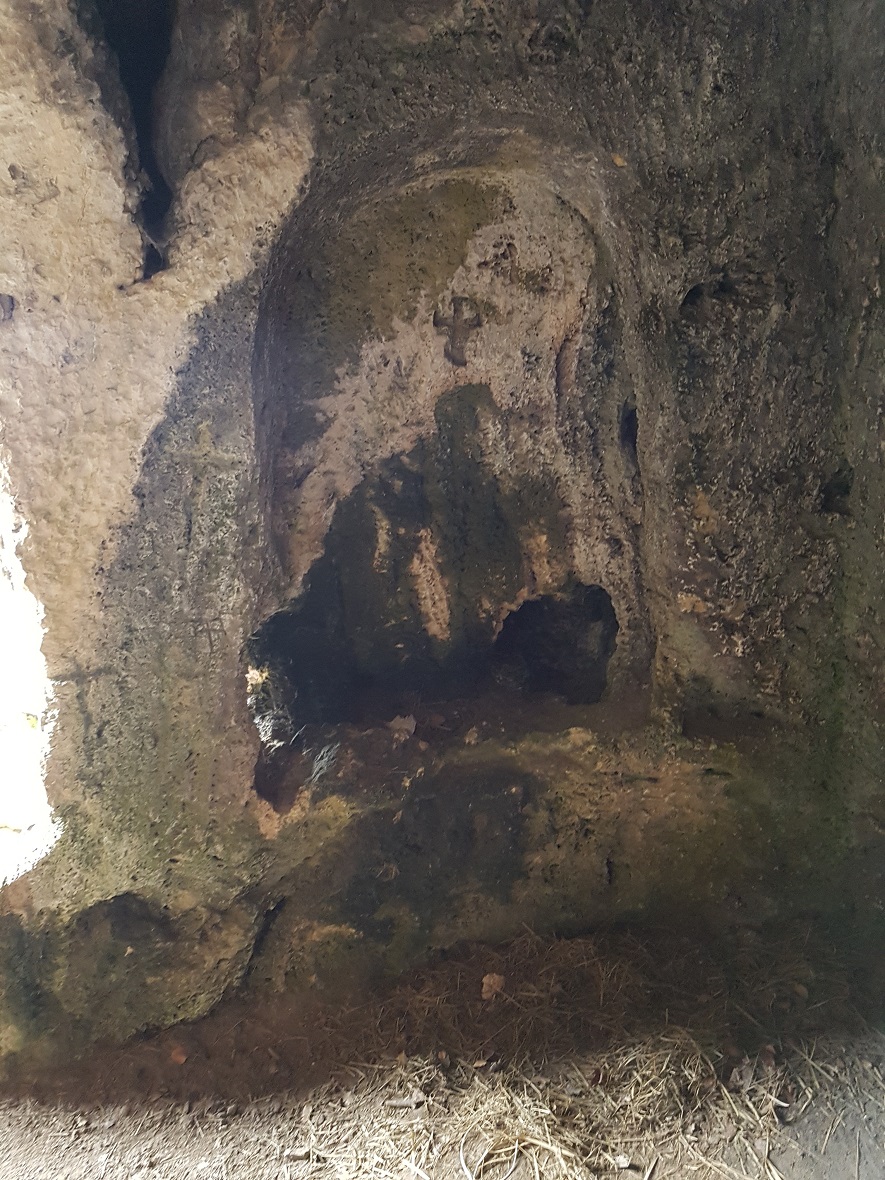 Ermita rupestre del Tobazo, en Villaescusa del Ebro