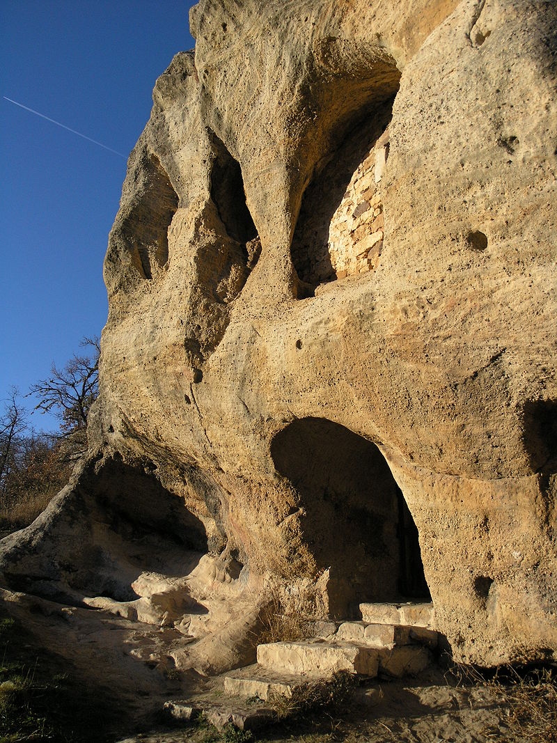 Ermita rupestre de San Acisclo y Santa Vitoria de Arroyuelos, Comarca de Valderredible