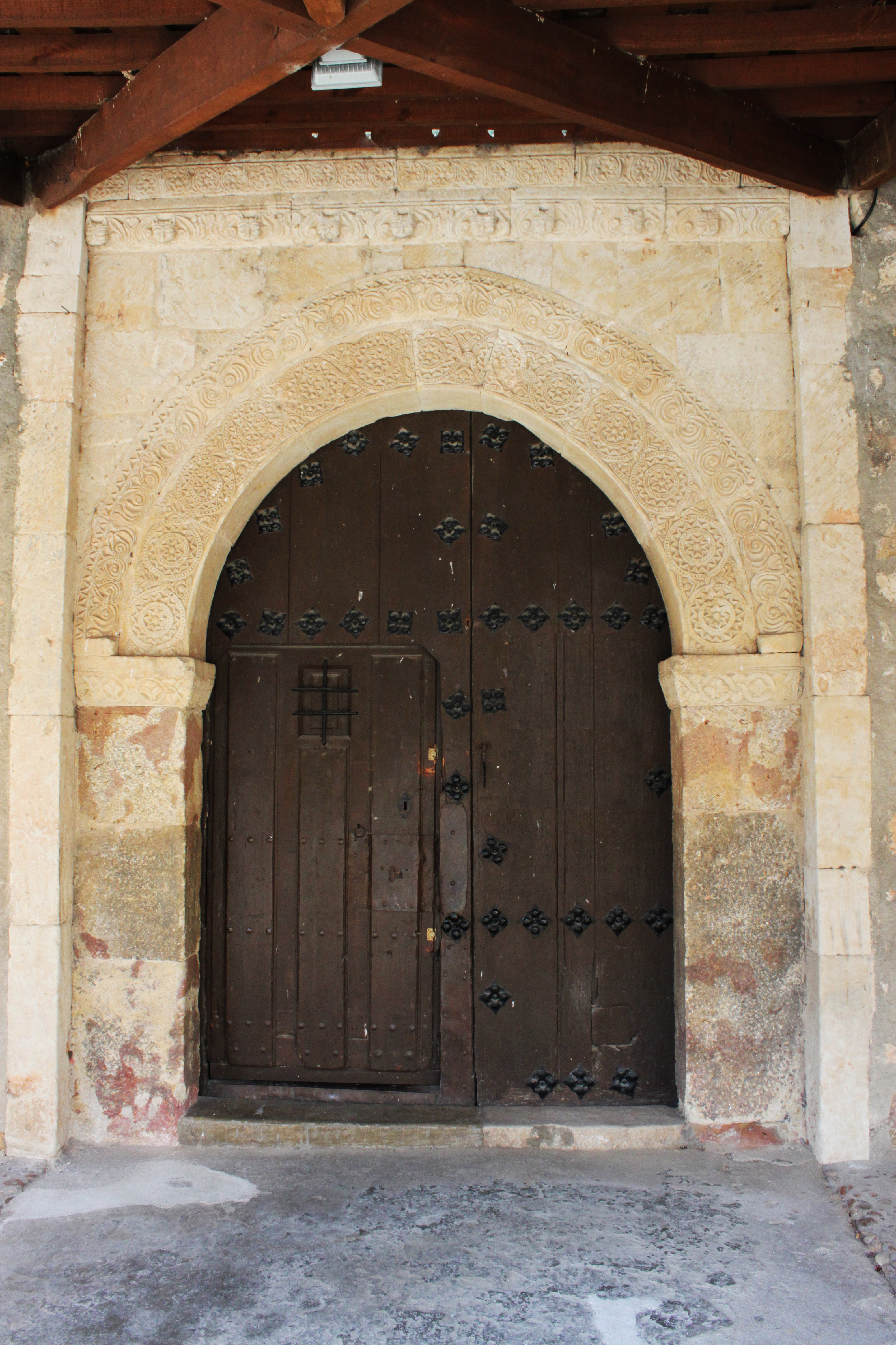 Portada en la Iglesia de Carbajosa de la Sagrada (Salamanca)
