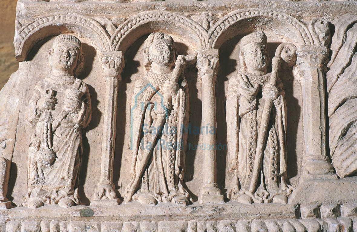 Detalle del cortejo fúnebre en la tapa del sepulcro de la infanta doña Sancha en la capilla de San Nicolás