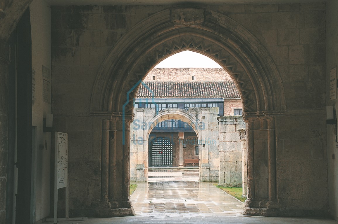 Arco del pabellón medieval desaparecido