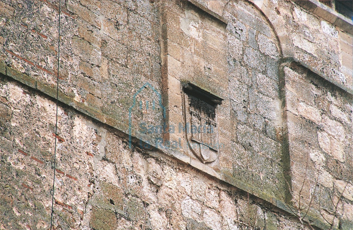 Detalle de la fachada norte de la torre Detalle de la fachada norte de la torre