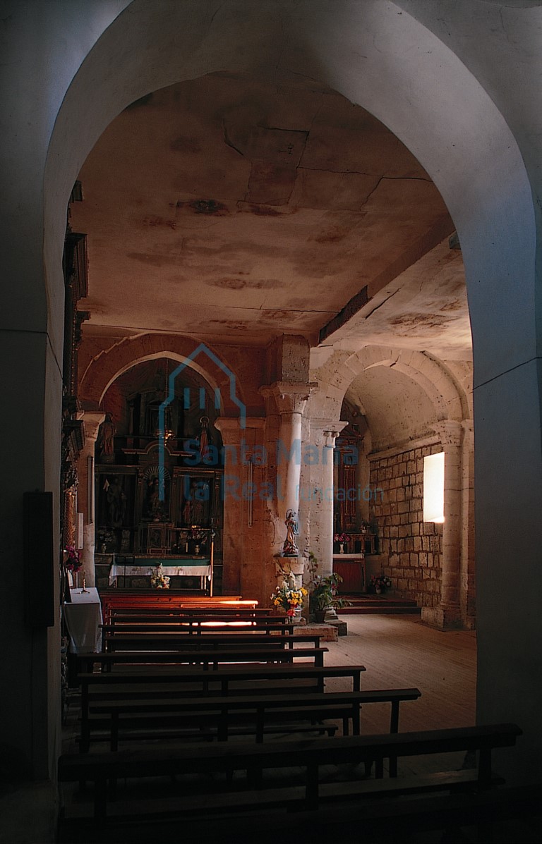 Interior, visto desde los pies de la nave del evangelio
