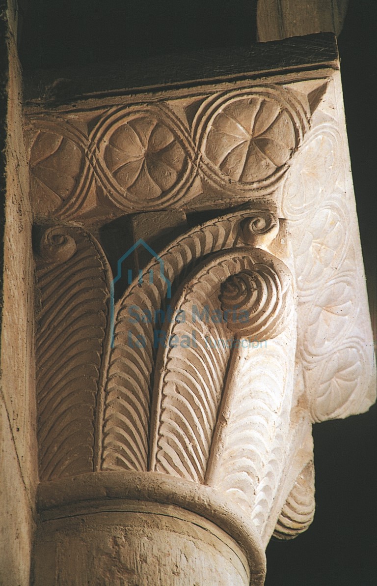Capitel del arco triunfal lado del evangelio