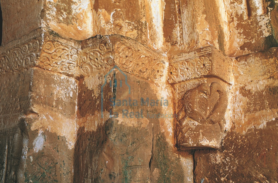 Capitel oriental de la portada