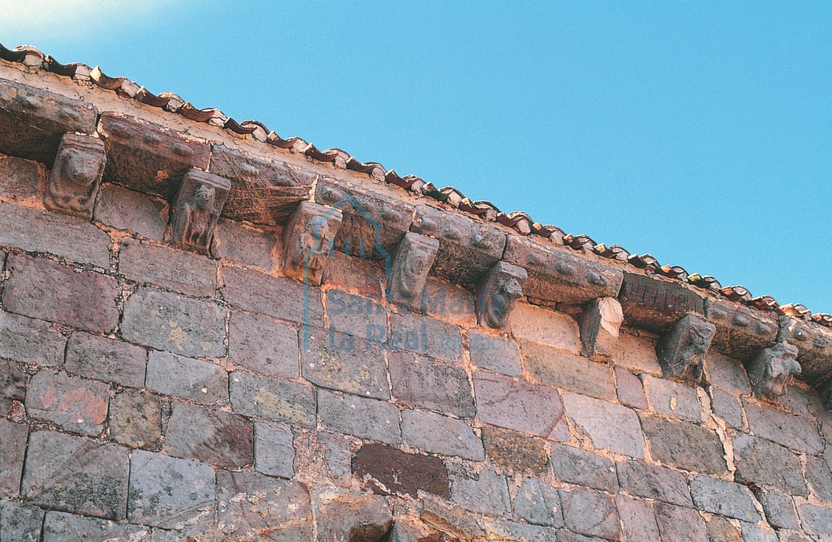 Canecillos del muro sur