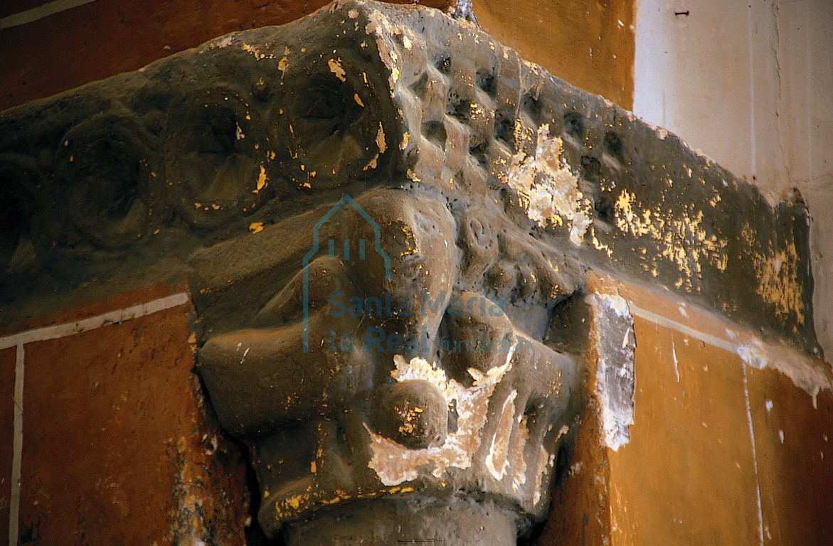 Capitel románico de la capilla del evangelio