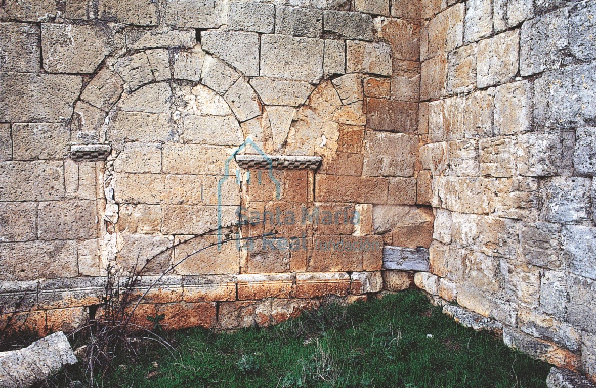 Restos del pórtico románico