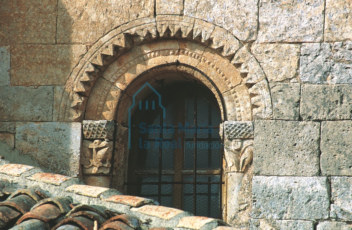 Ventana del lado sur del presbiterio