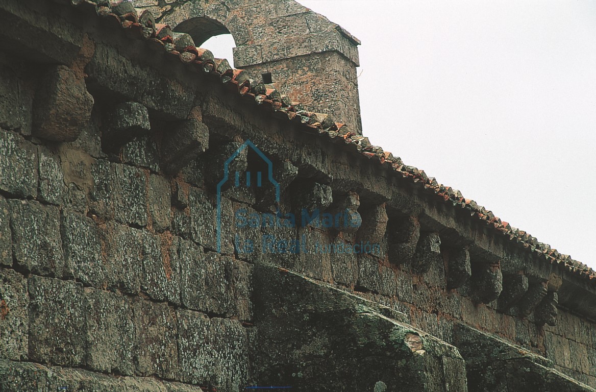 Canecillos del muro norte