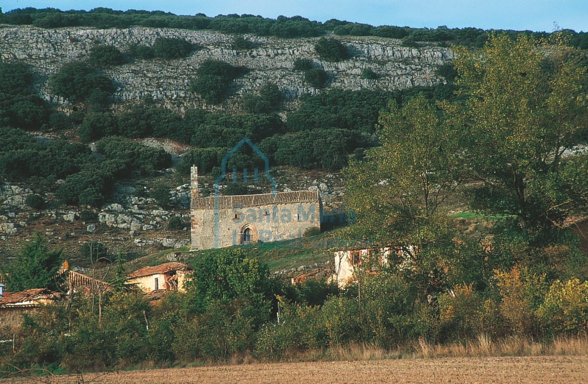 Ermita de Nuestra Señora de Camporredondo, vista desde el sur
