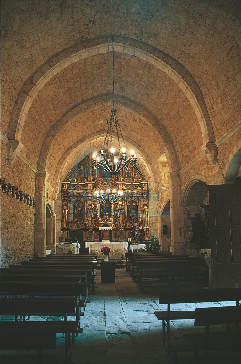 Interior hacia la cabecera