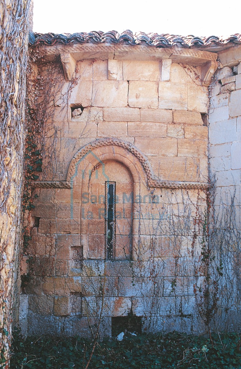 Exterior del ábside, antes de la restauración