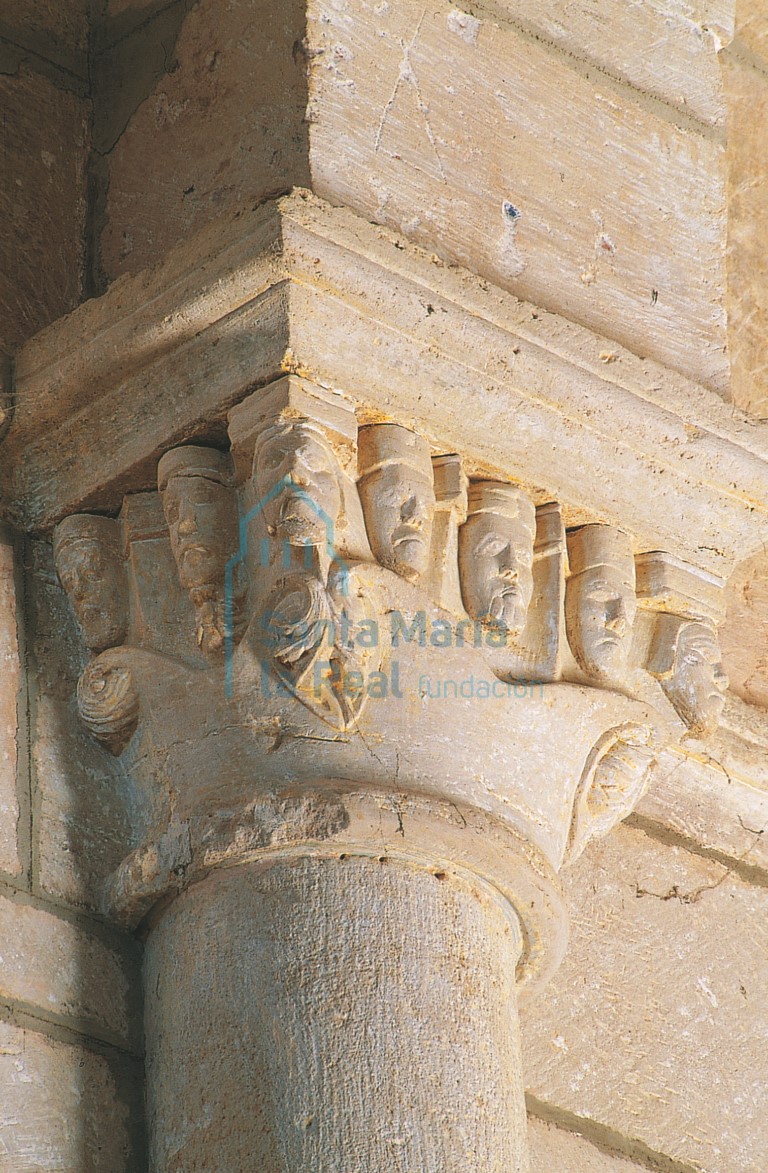 Capitel del interior