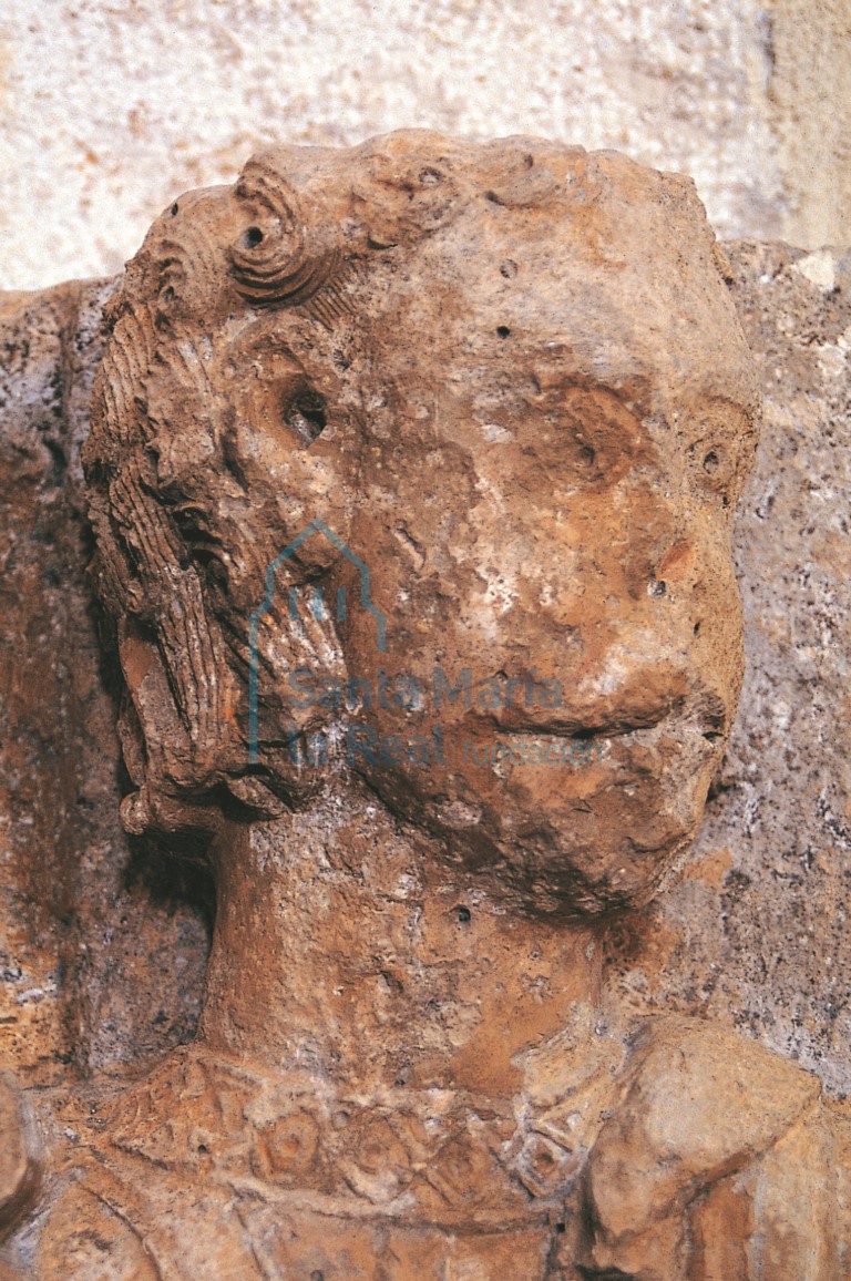 Detalle de la escultura en el interior