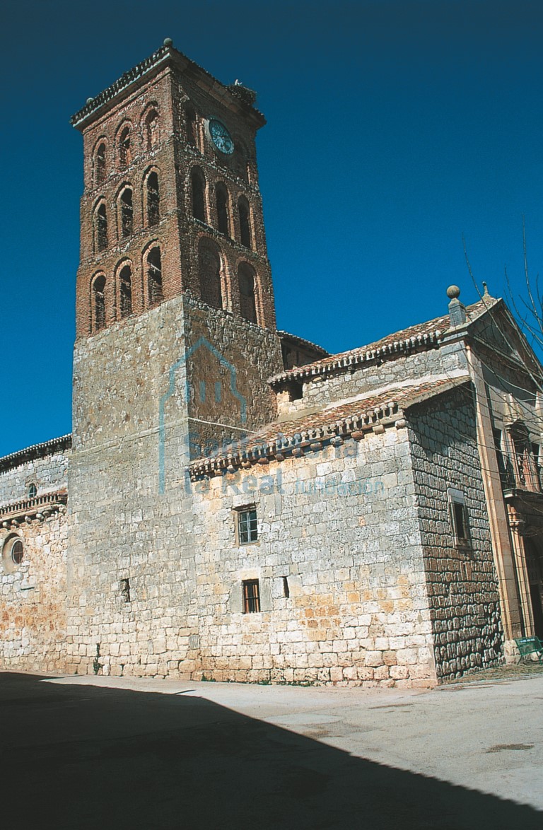 Torre sobre la fachada meridional