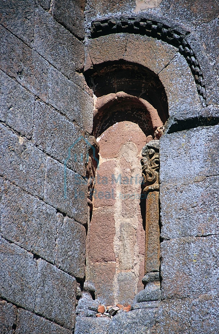 Ventana del muro sur