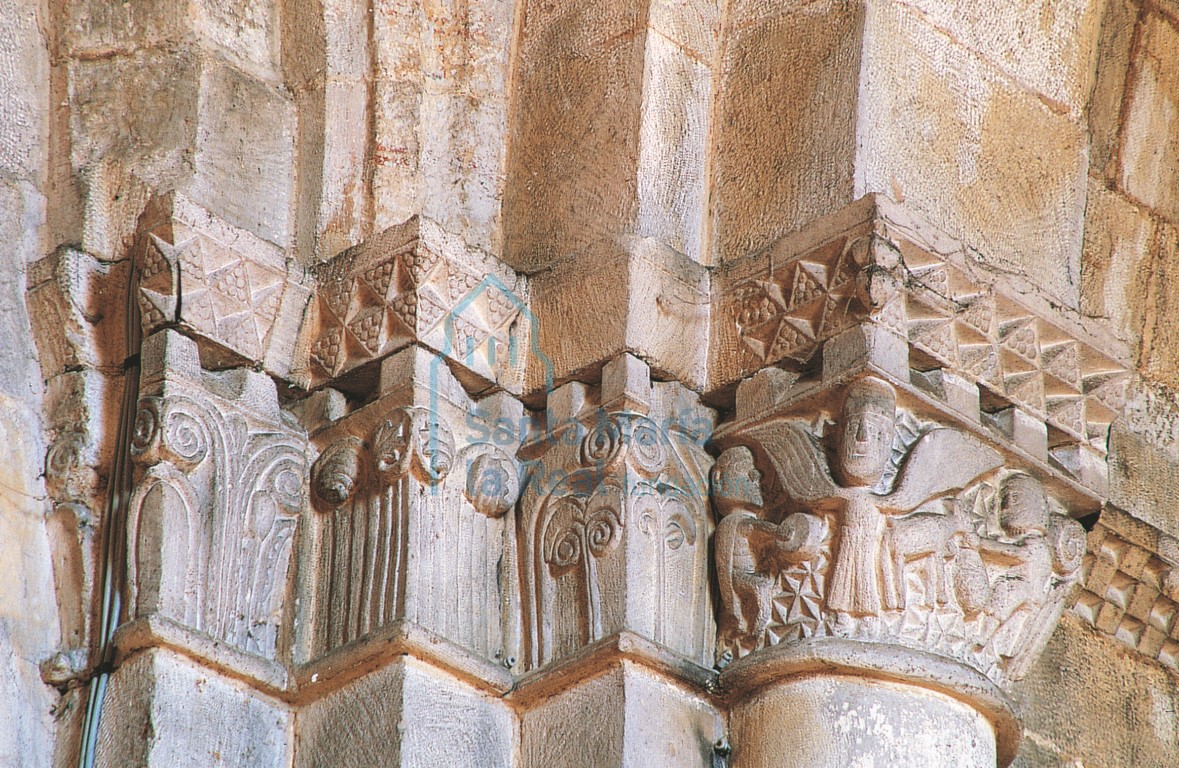 Capiteles del arco triunfal Capiteles del arco triunfal