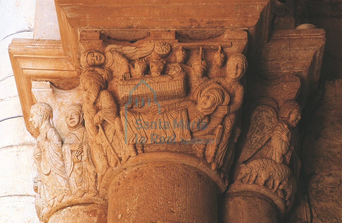 Capiteles del arco triunfal. Escena de la Natividad