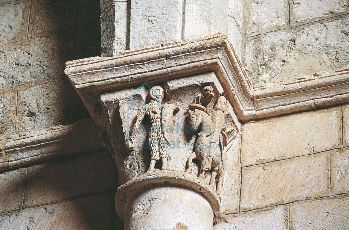 Capitel del brazo sur del crucero. Escena de combate