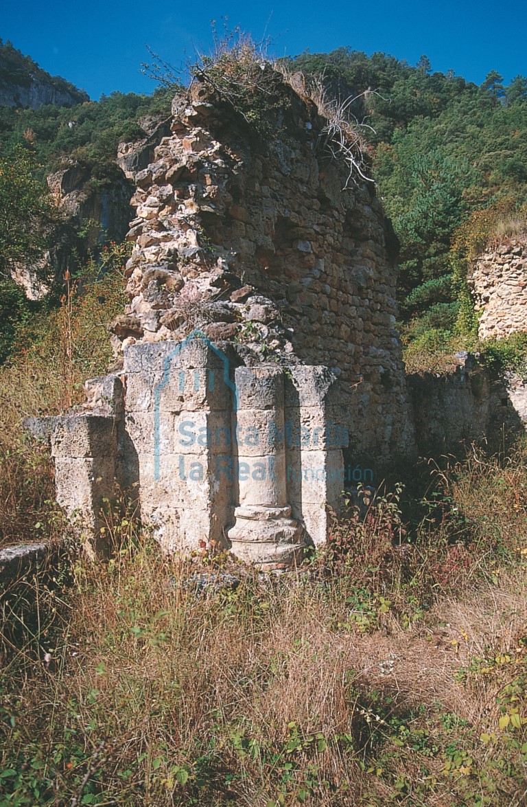 Muro y columna del falso crucero