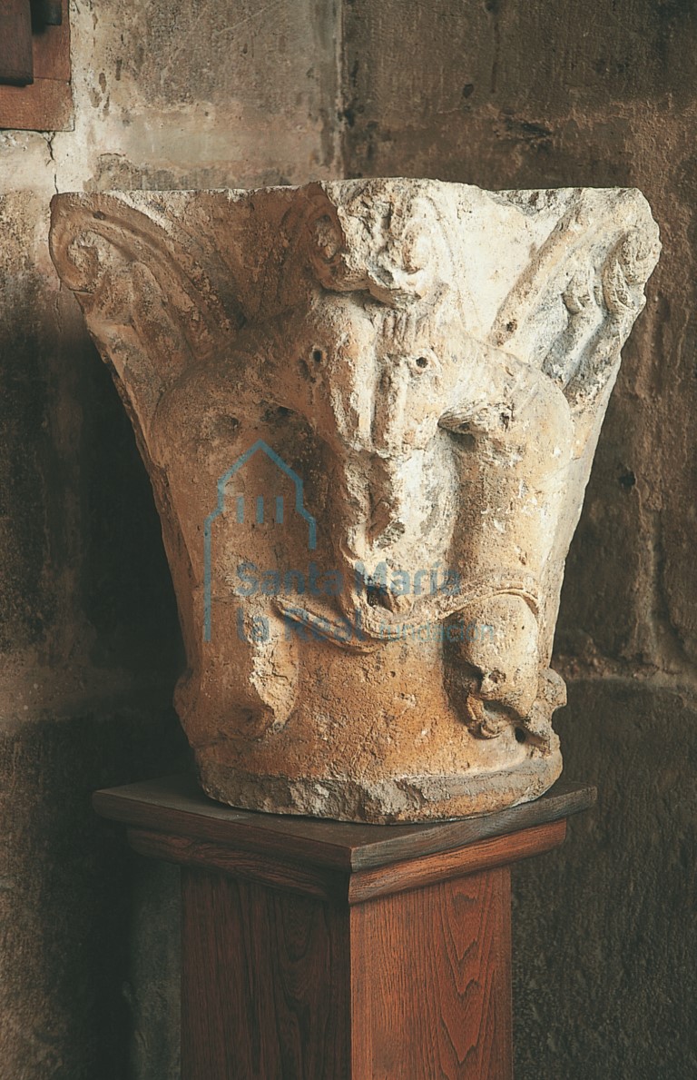 Capitel de la portada, en la catedral de Burgos