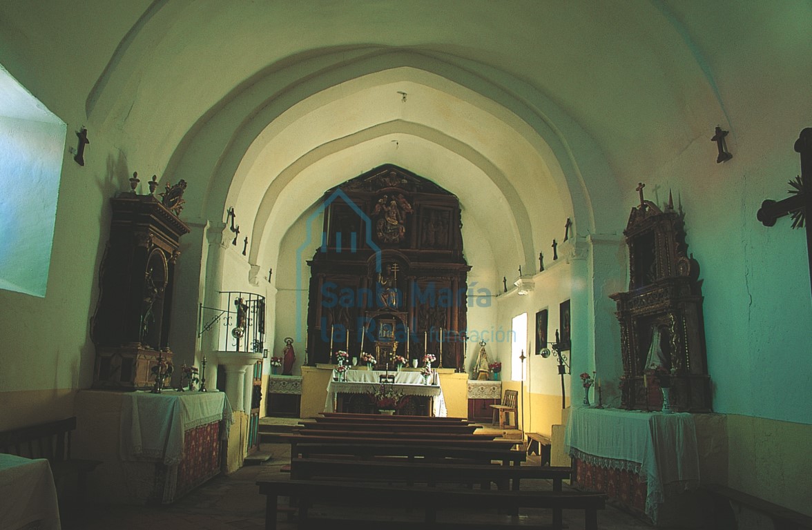 Interior hacia el ábside