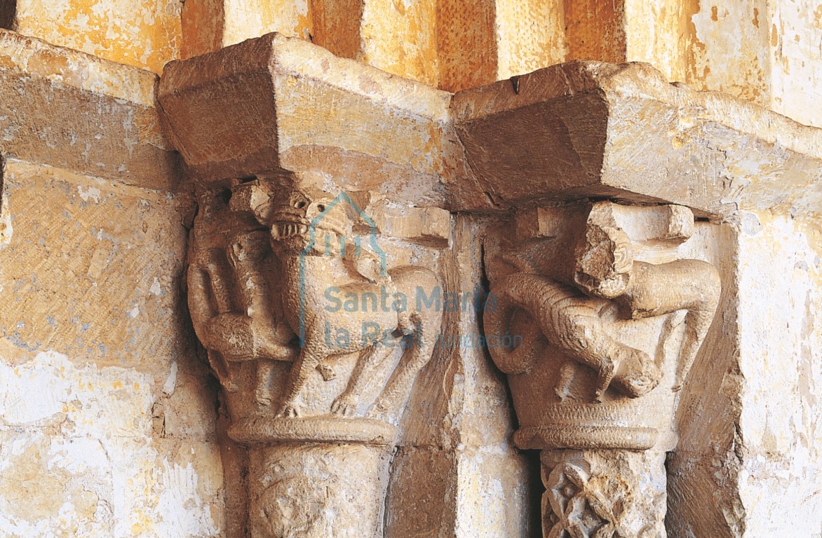 Capiteles de la portada Capiteles de la portada