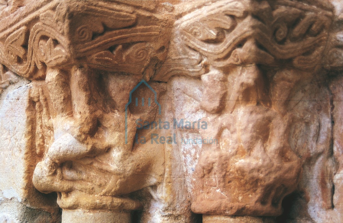 Capiteles de la portada Capiteles de la portada