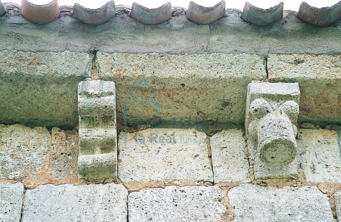 Canecillos del muro norte