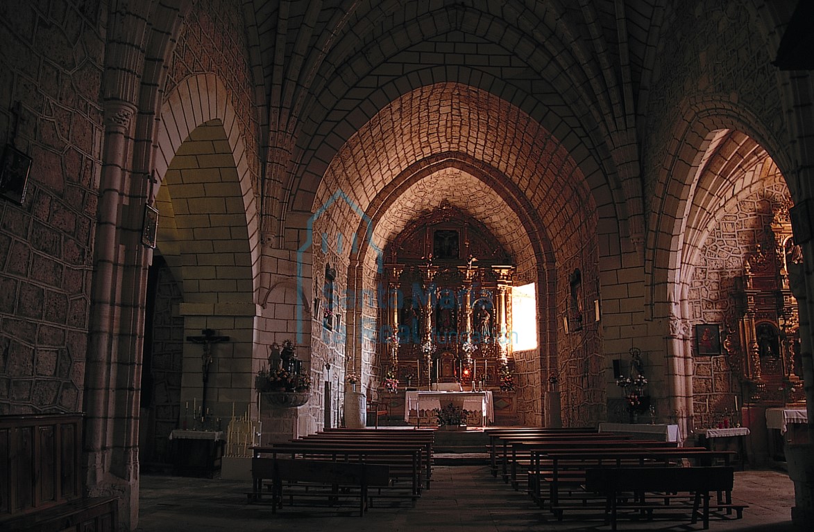 Interior hacia la cabecera