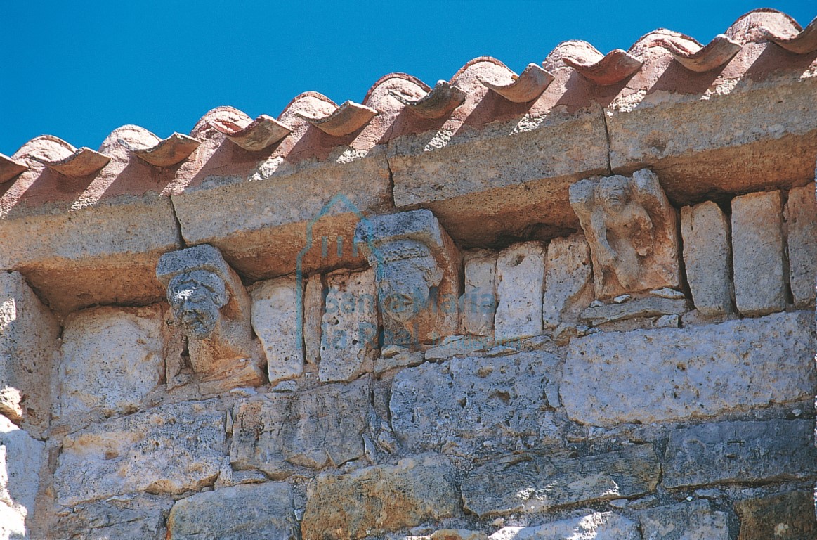 Canecillos del muro sur