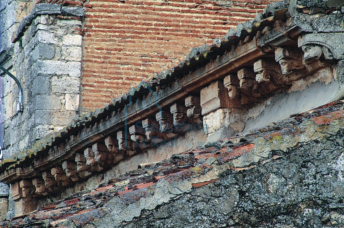 Alero meridional de la nave