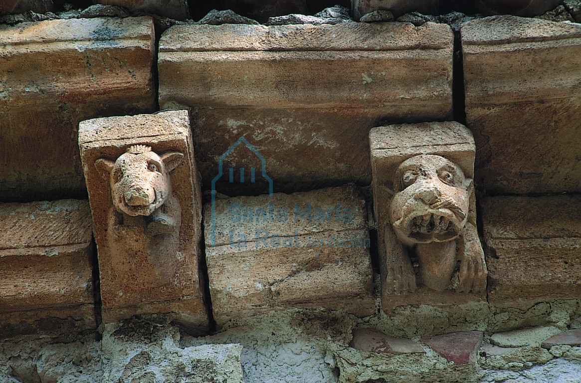 Canecillos de la nave