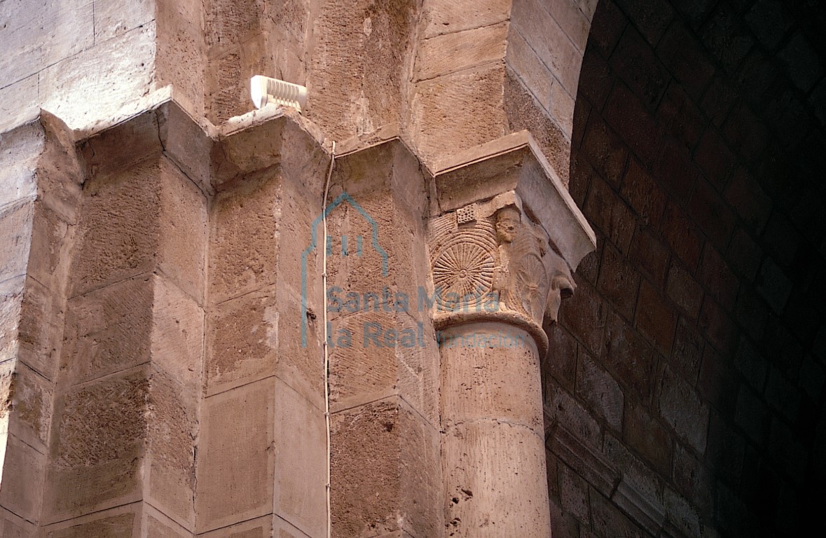 Capitel de la nave