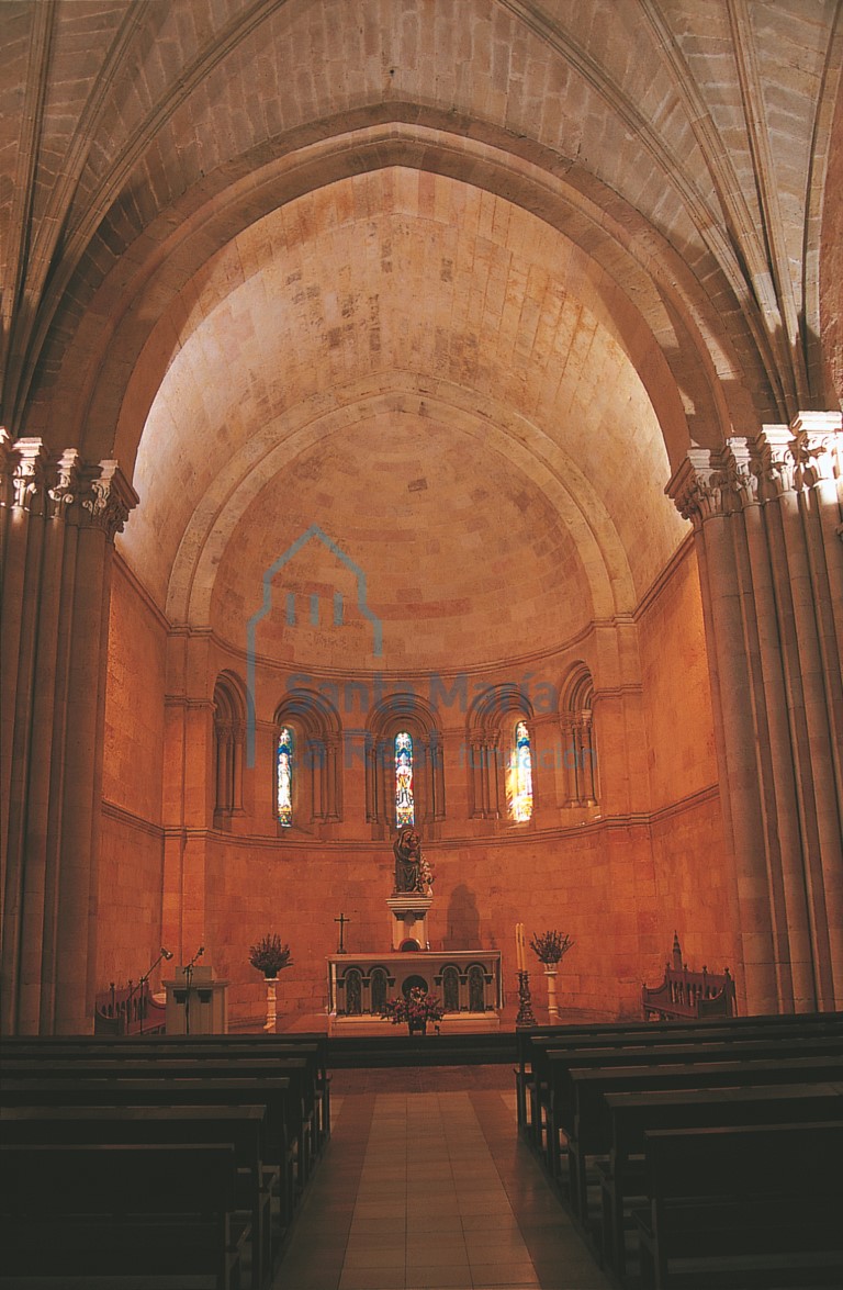 Interior del ábside central