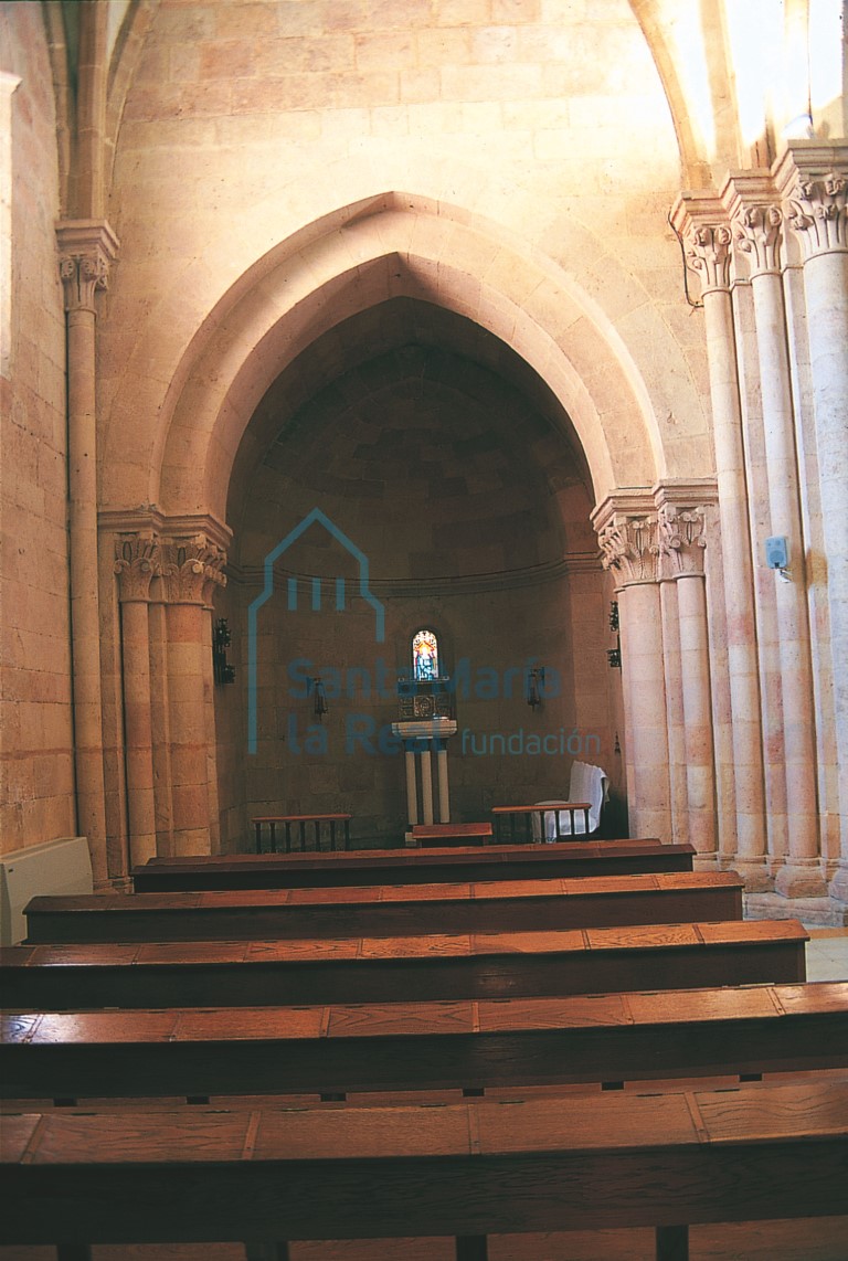 Interior del ábside del evangelio