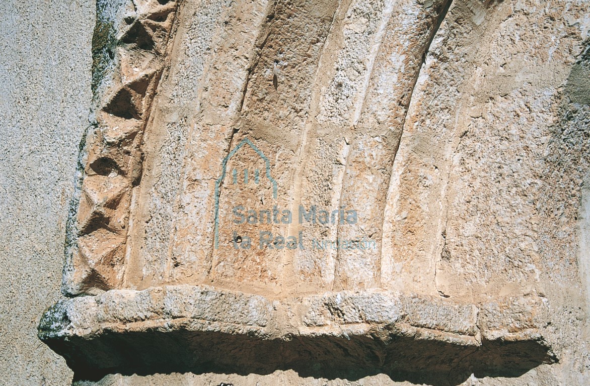 Detalle de las arquivoltas de la portada