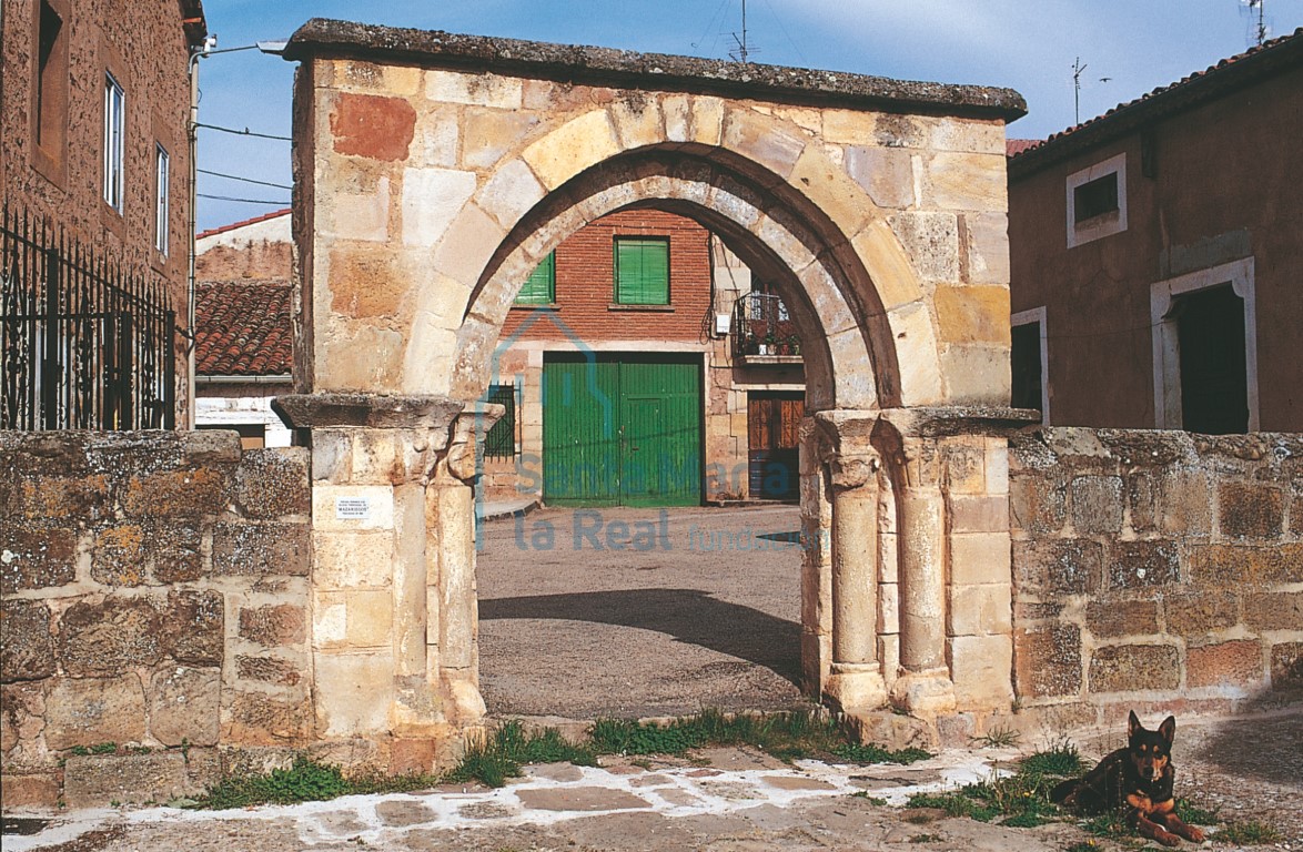 Portada procedente de la iglesia de Santa Eulalia de Mazariegos