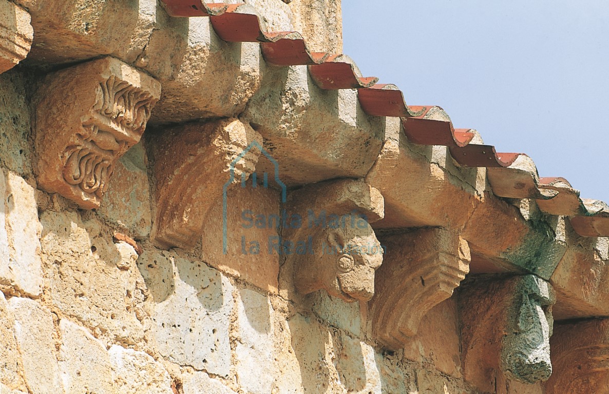 Canecillos meridionales de la nave