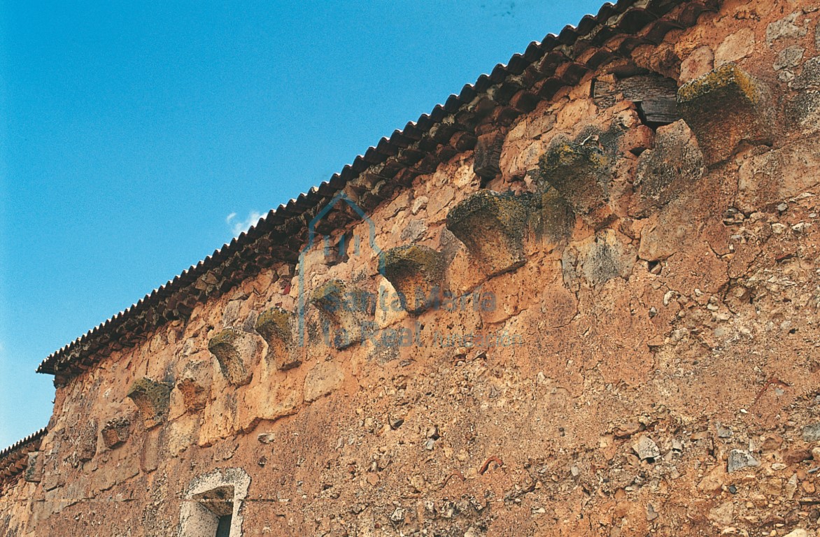 Canecillos de la nave