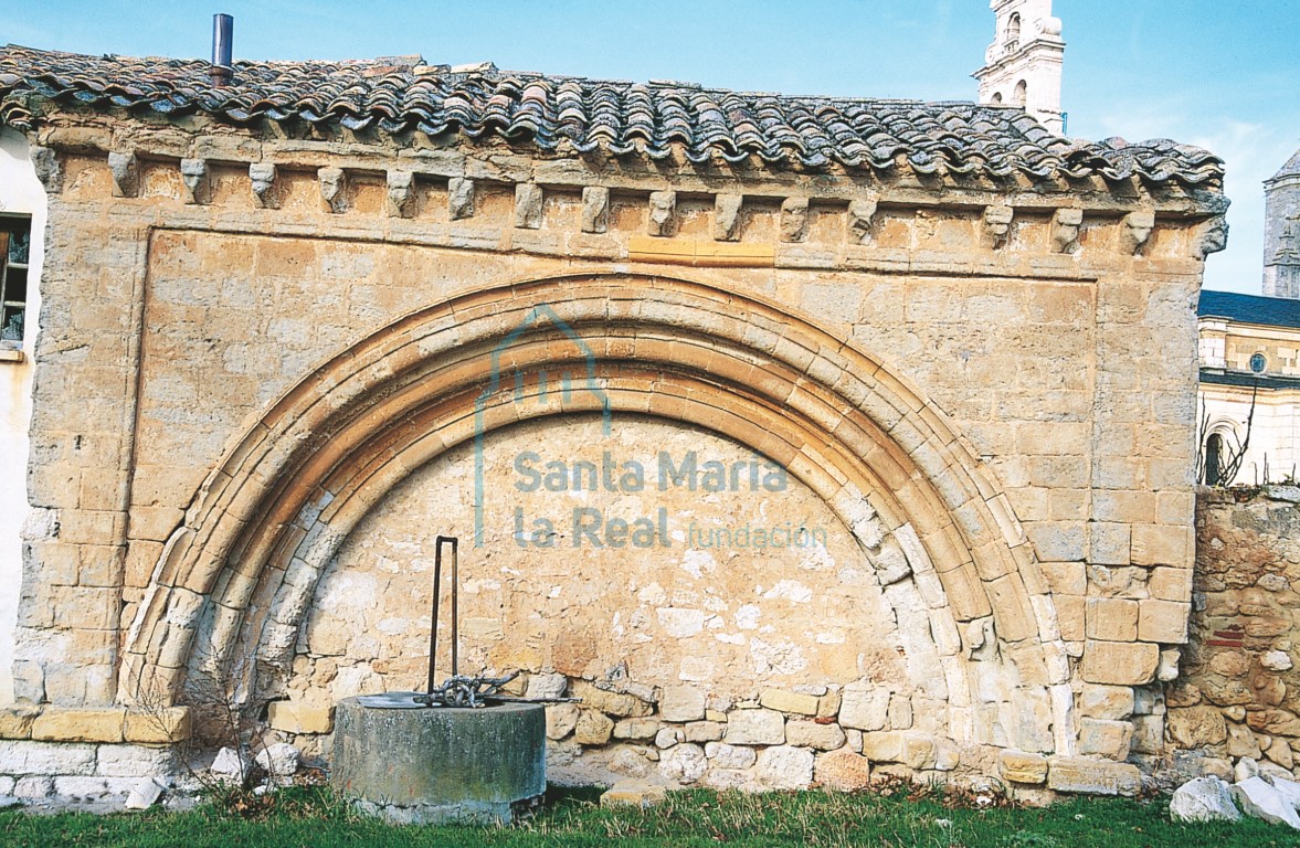 Portada del recinto exterior