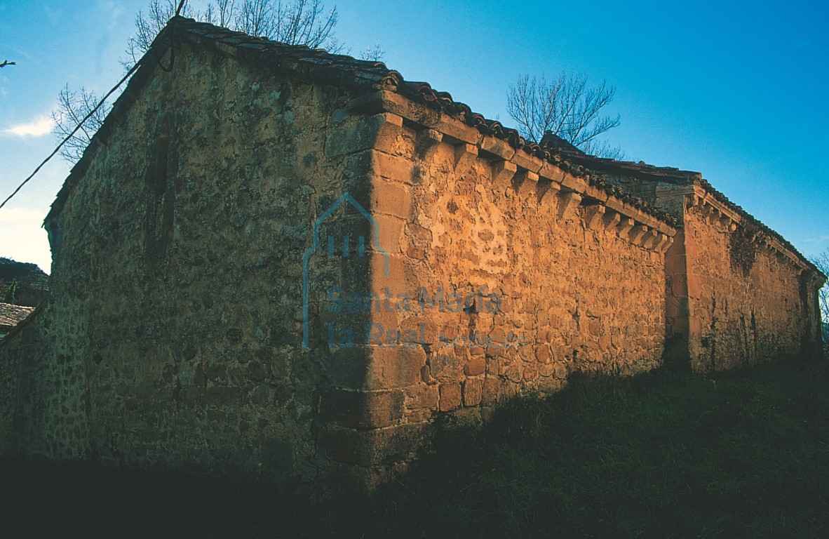 Exterior de la cabecera y fachada septentrional