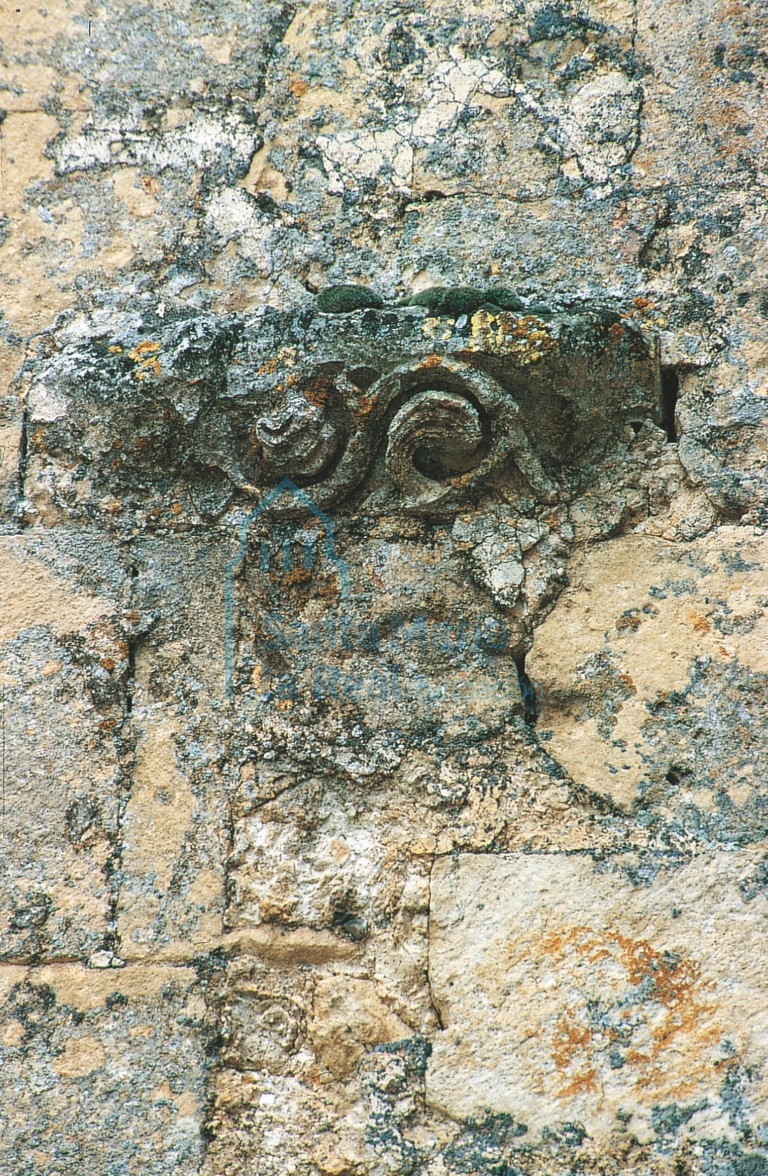 Capitel de la ventana cegada