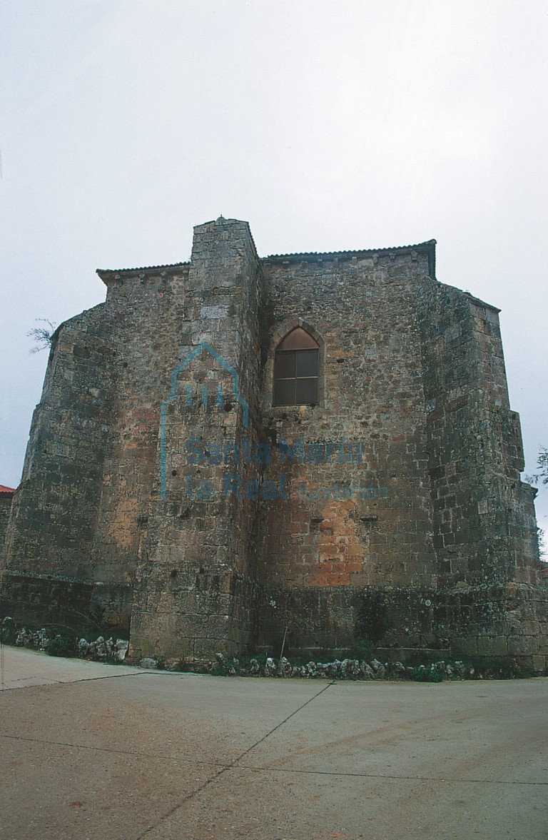 Exterior del hastial occidental del templo