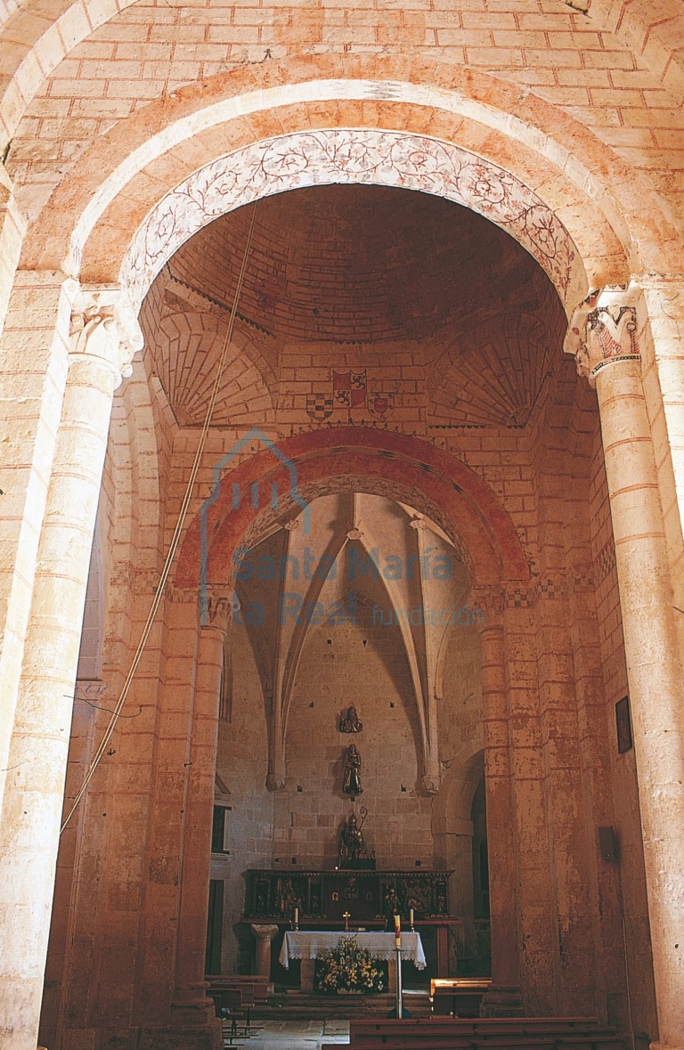 Interior del templo. Vista hacia la cabecera