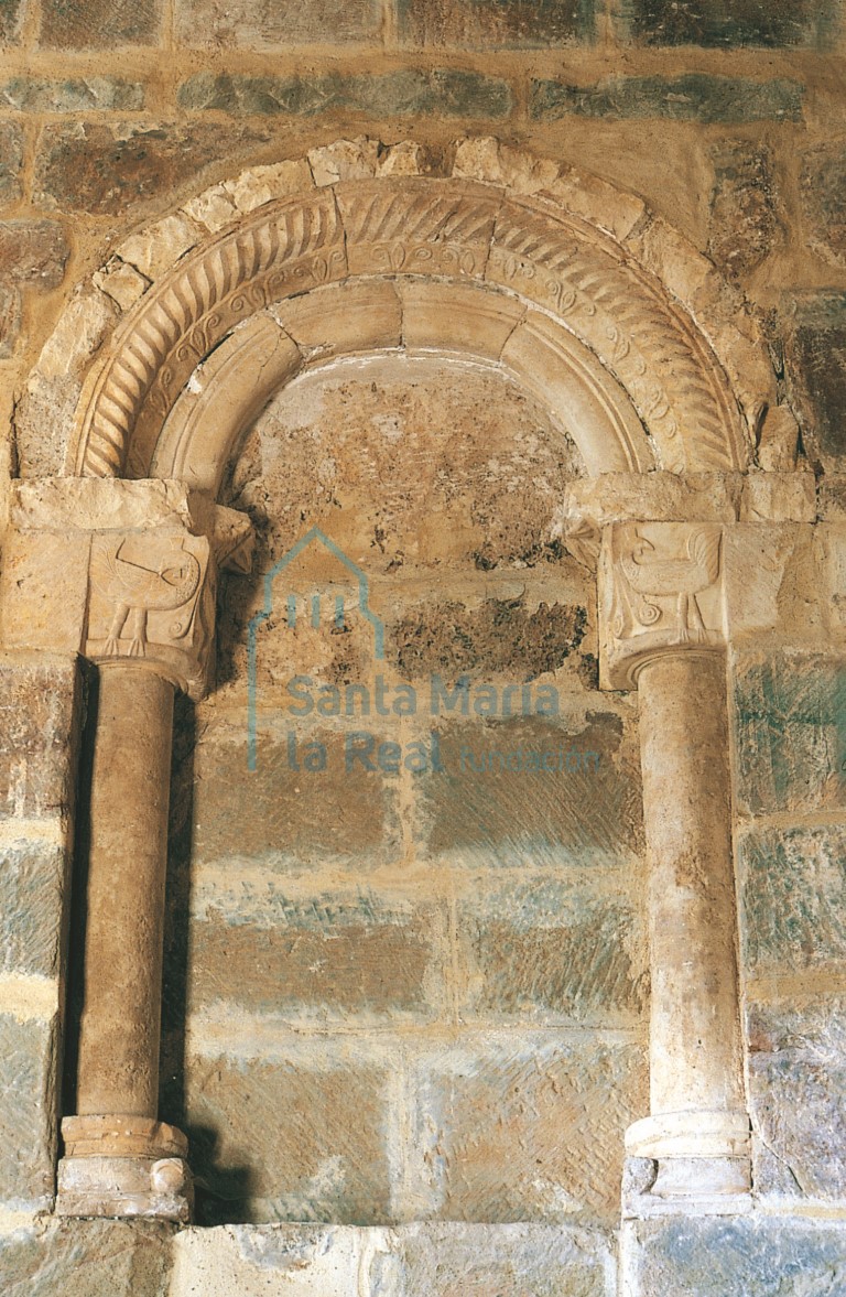 Ventana decorativa del tramo oriental del muro norte. Interior